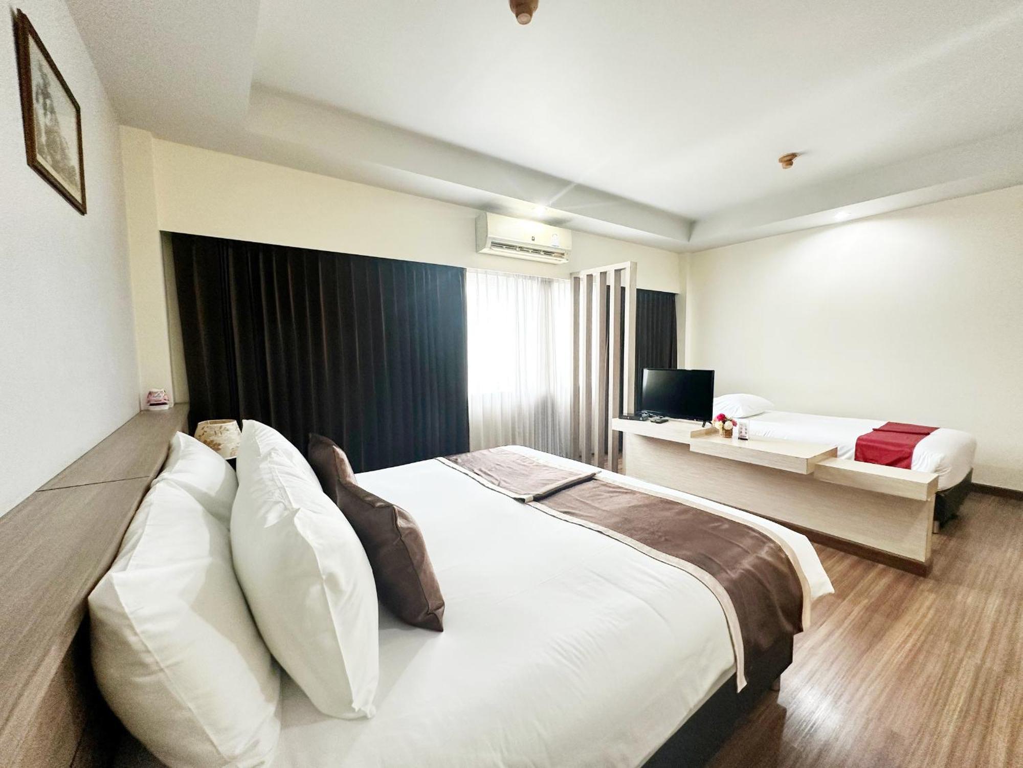 Akelada Hotel Nang Rong Exterior photo