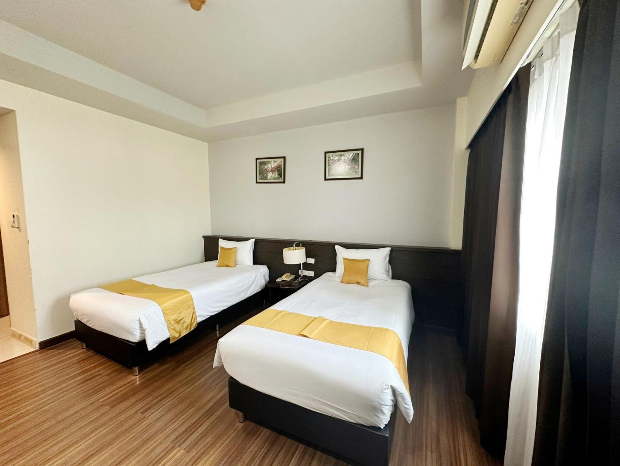 Akelada Hotel Nang Rong Exterior photo
